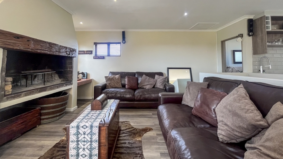To Let 4 Bedroom Property for Rent in Country Club Western Cape